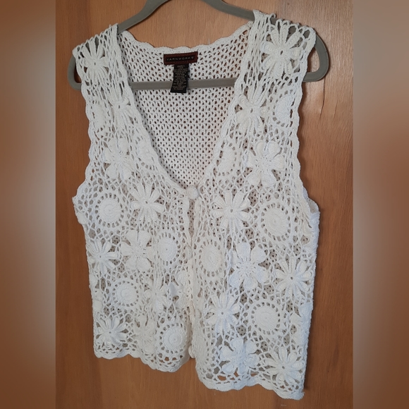 YarnWorks White Crochet Vest - Picture 1 of 3
